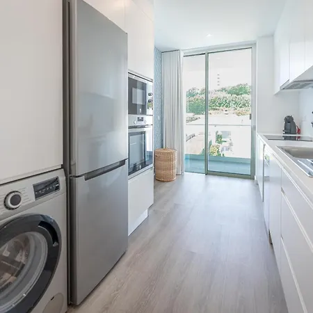 Oceanside West Апартаменты Понта-Делгада