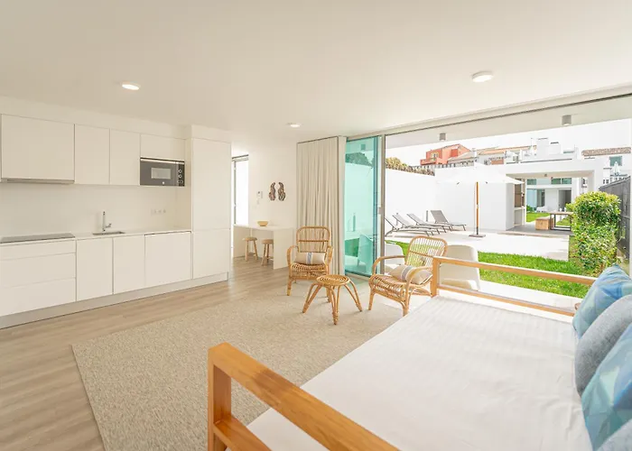 Oceanside West Apartment *